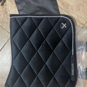 Kingsland velvet pad with crystals